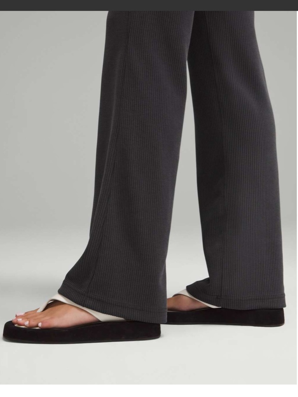 Lululemon Ribbed Softstreme Flared
Pant in Black Size 8 Tall EUC 165 - Picture 4 of 8